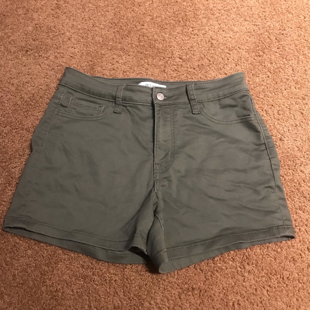 Zenana Olive Green Shorts Size Medium